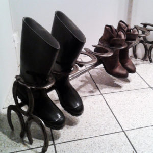 porta stivali con ferri di cavallo (4)